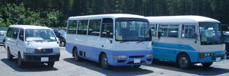 駐車場の送迎車